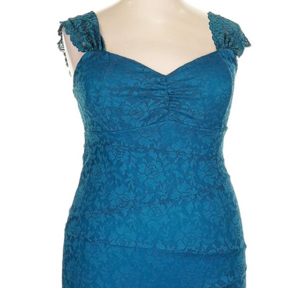 Torrid Size 2 Lace Dress - Picture 1 of 3